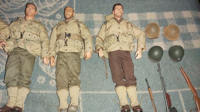 4 Muñecos militares WWII y complementos