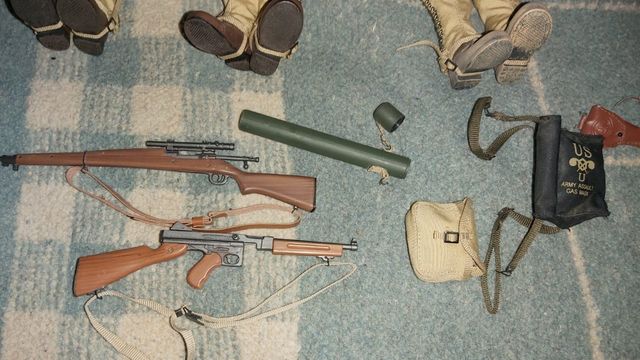 4 Muñecos militares WWII y complementos