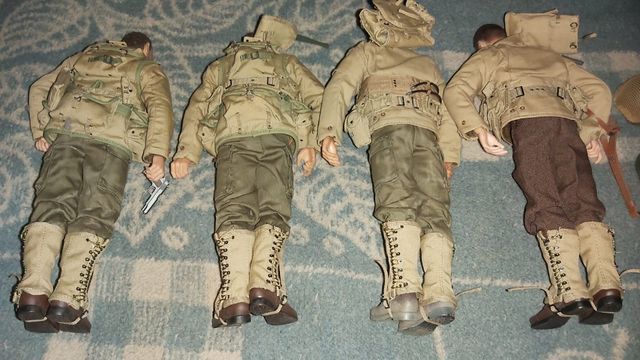 4 Muñecos militares WWII y complementos