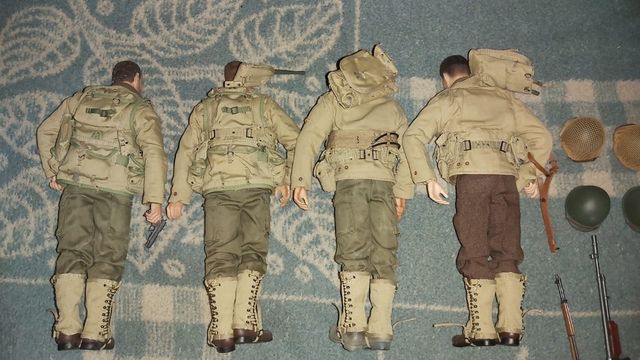 4 Muñecos militares WWII y complementos