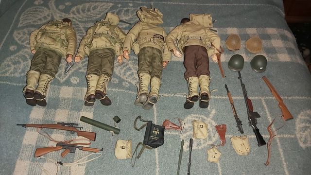4 Muñecos militares WWII y complementos