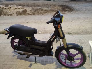 Derbi Variant: Moto clásica restaurada