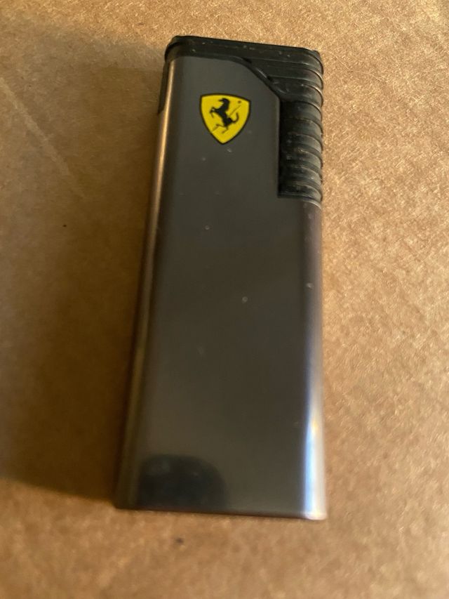 Raro y exclusivo encendedor Ferrari by Cartier