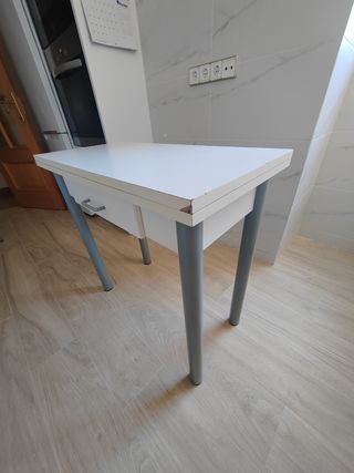 Mesa plegable blanca - cocina