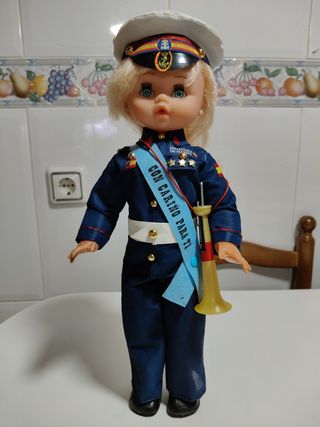 Muñeca funcionando ejercito mili miltares 