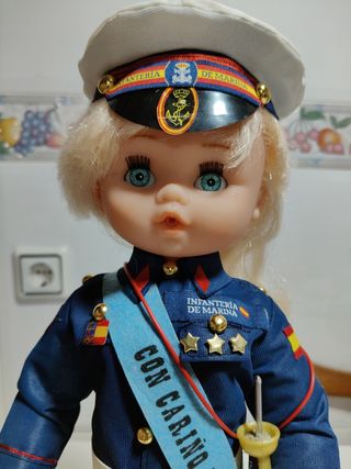 Muñeca funcionando ejercito mili miltares 