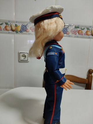 Muñeca funcionando ejercito mili miltares 