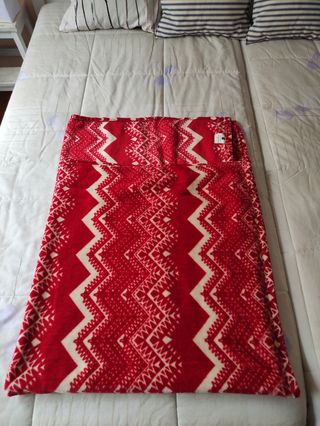 Manta polar roja - Diseño zigzag