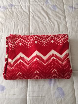 Manta polar roja - Diseño zigzag