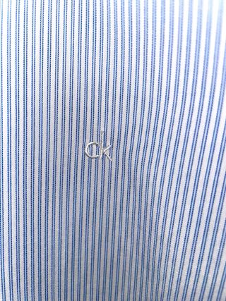 Camisa Calvin Klein Rayas Azul y Blanco Logo L