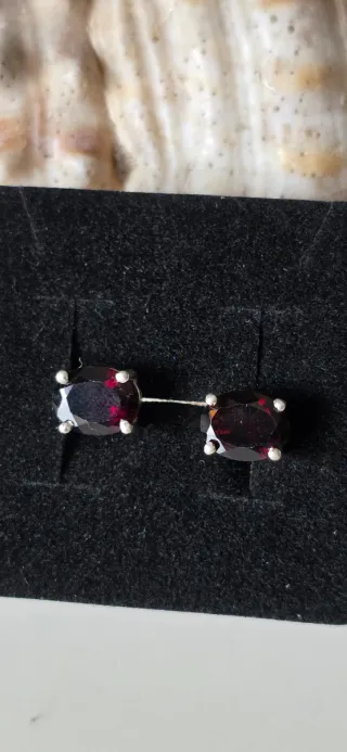 Pendientes granates montados en plata