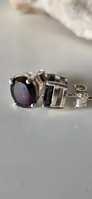 Pendientes granates montados en plata