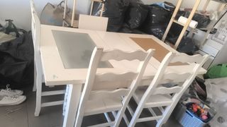 Mesa y sillas