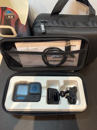 GoPro Hero 10 + estuche accesorios