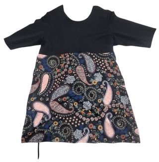 Vestido negro largo con aberturas laterales