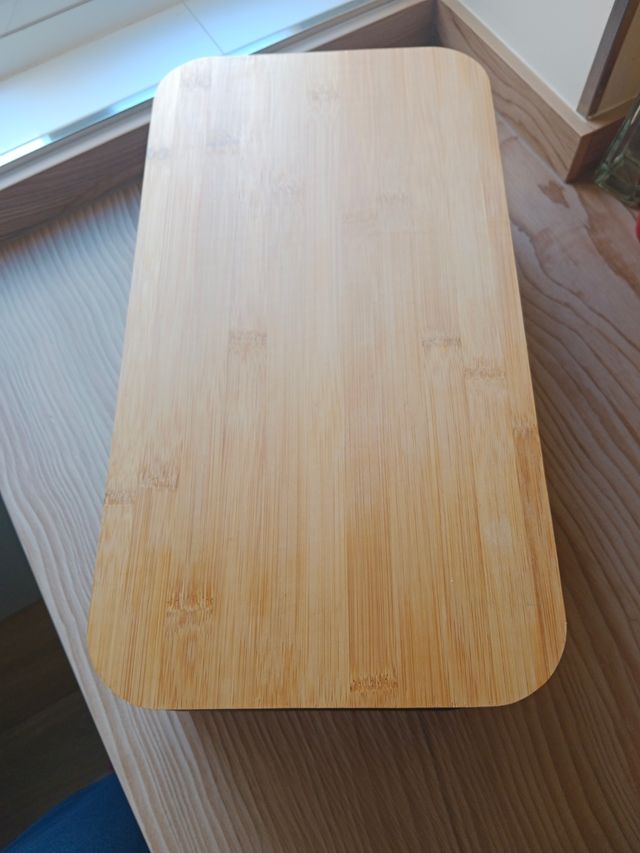 Panera negra con tapa madera