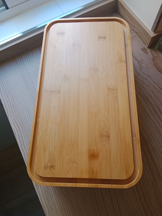 Panera negra con tapa madera