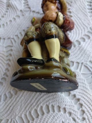 Figura Artbona rural niño y conejito