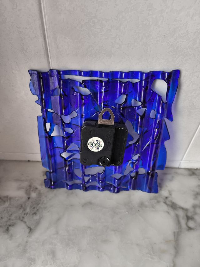 Reloj de pared artesanal azul