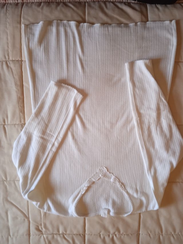 Camisetas térmicas blancas de mujer.