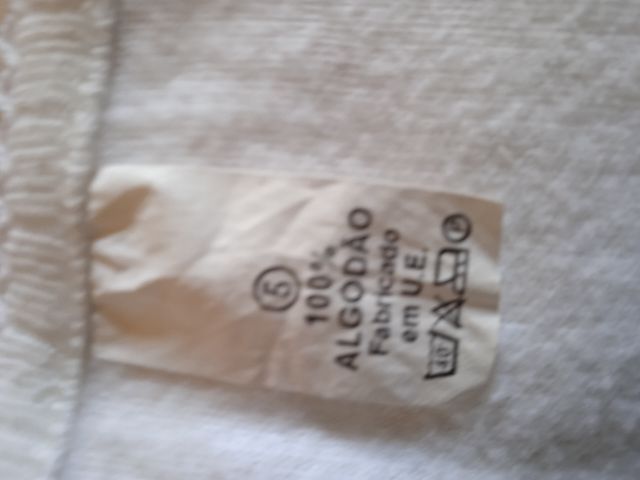 Camisetas térmicas blancas de mujer.