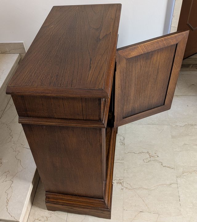 Comodino in legno, stile antico/rustico