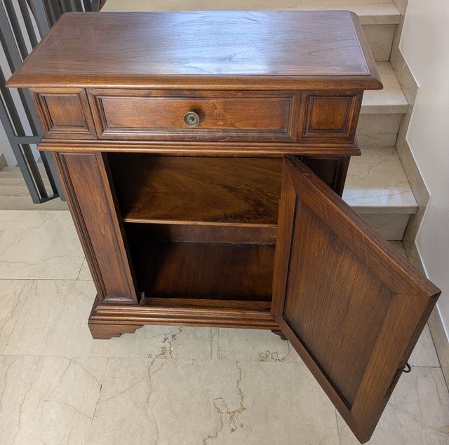 Comodino in legno, stile antico/rustico