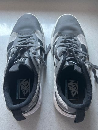 Vans Ultrarange Grises y Negras