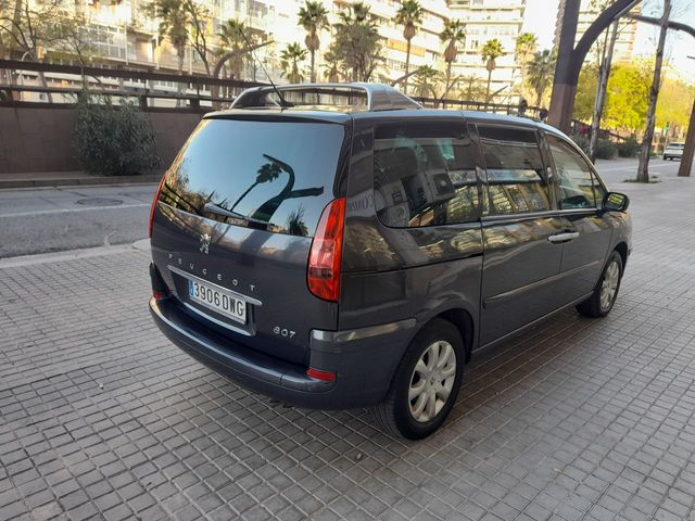 Peugeot 807 ST 2.2 HDI