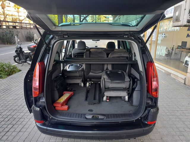 Peugeot 807 ST 2.2 HDI