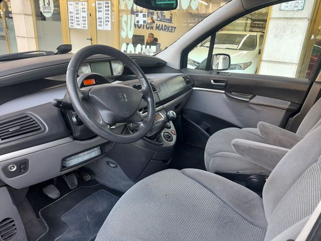 Peugeot 807 ST 2.2 HDI