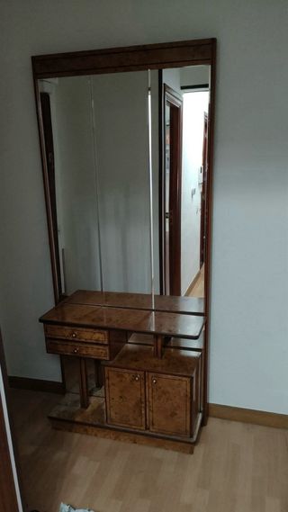 Mueble recibidor madera marrón