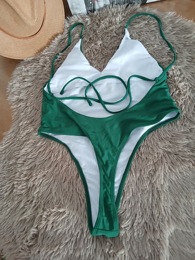 Bañador verde - una pieza con tiras