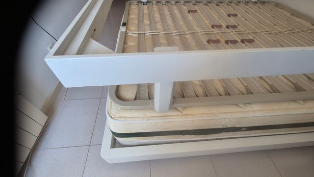Estructura cama gris claro madera pino