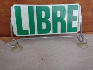 cartel letrero de taxi libre-ocupado es antiguo la