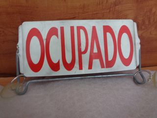 cartel letrero de taxi libre-ocupado es antiguo la