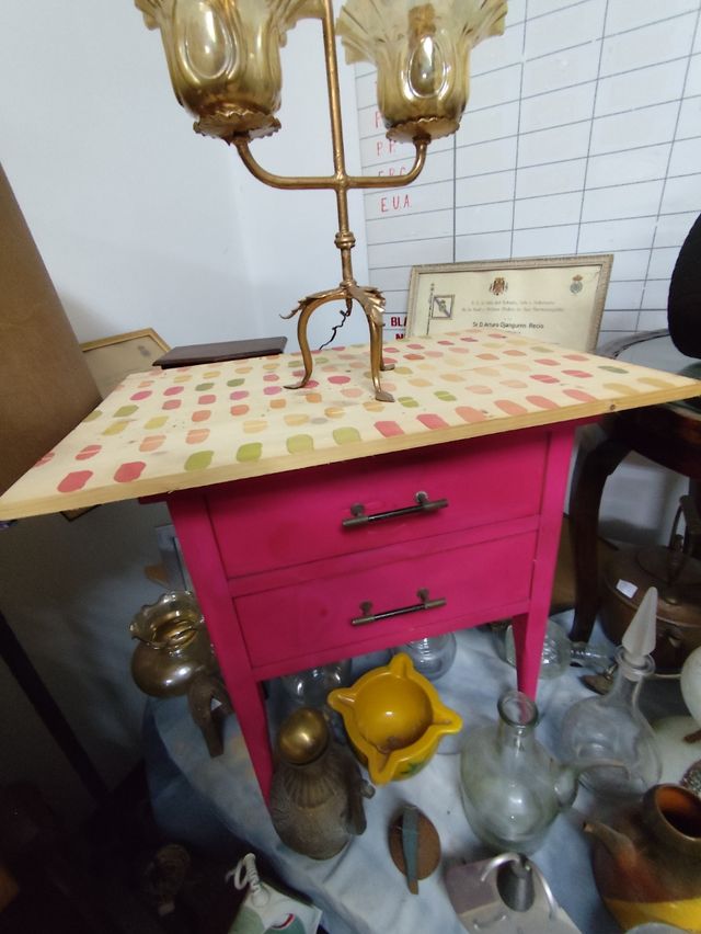 Mesita noche rosa | 2 cajones