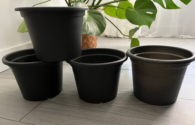 4 Maceteros Plástico 20cm - Negro antracita. leroy