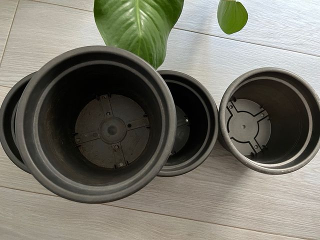 4 Maceteros Plástico 20cm - Negro antracita. leroy