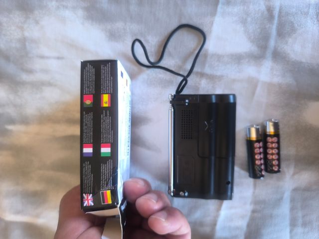 Radio Portátil BAIJIALI BJL-R21 y linterna led