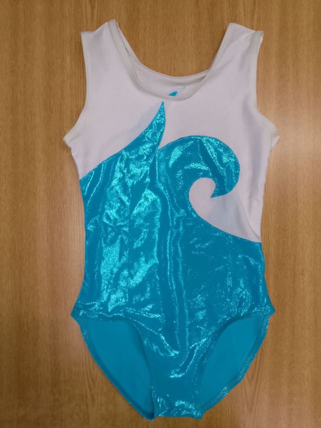 Body ginnastica turchese e bianco
