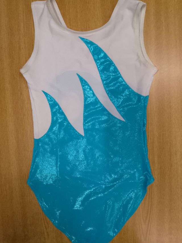 Body ginnastica turchese e bianco
