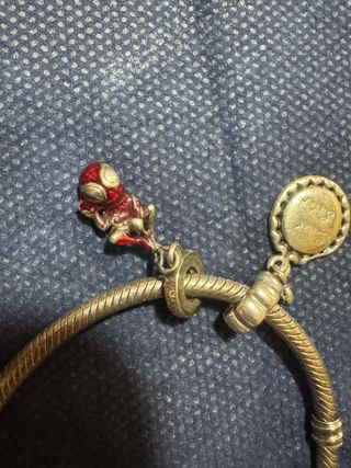 Braccialetto Pandora con ciondoli