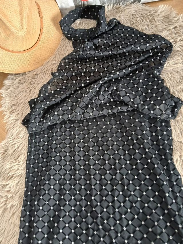 Vestido negro extra largo-semitraslucido