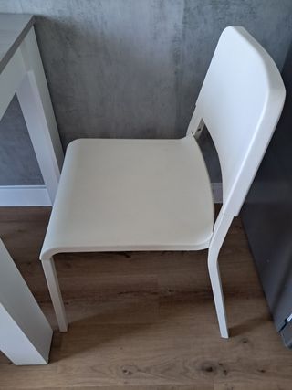 Sillas blanca de cocina - metal y plástico( 4 und)