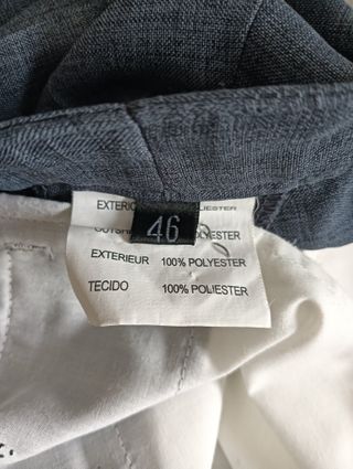 Traje gris azul de la Talla L-52 y corbata.
