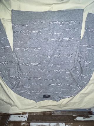 Camiseta gris primark manga larga