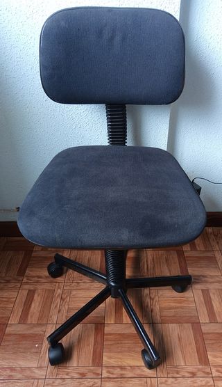 Silla oficina giratoria negra