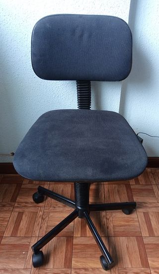 Silla oficina giratoria negra