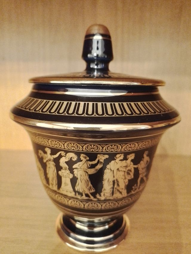 Cerámica griega: Cenicero, Crátera y Azucarero